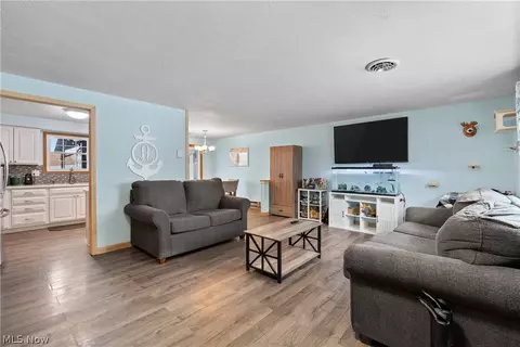 715 Carol Ln, Elyria, OH 44035 photo 5