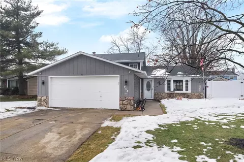 715 Carol Ln, Elyria, OH 44035