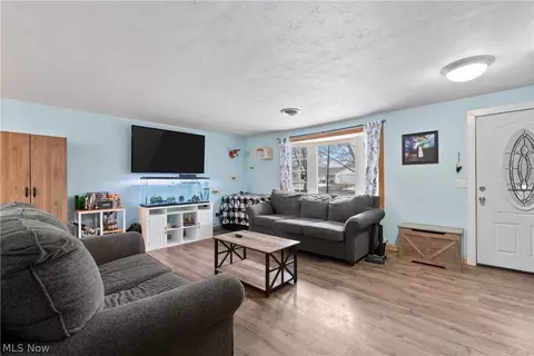 715 Carol Ln, Elyria, OH 44035 photo 6