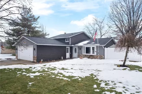715 Carol Ln, Elyria, OH 44035 photo 3