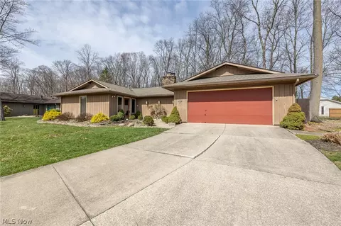17338 Ridge Creek Rd, Strongsville, OH 44136