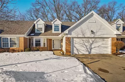 421 W Reserve Dr #82, Cuyahoga Falls, OH 44223