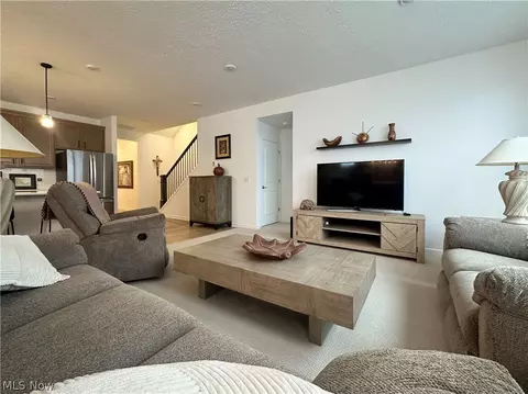 8139 Brookview Ln, Mentor, OH 44060 photo 3