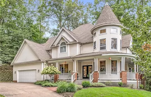 8851 Spring Valley Dr, Broadview Heights, OH 44147