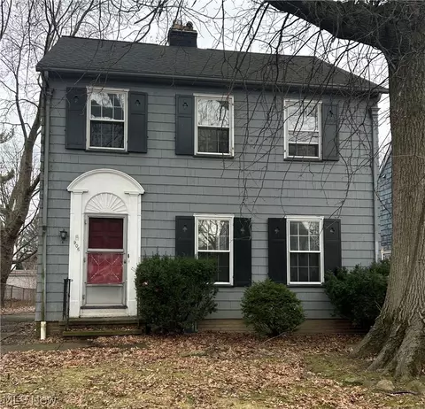 906 Keystone Dr, Cleveland Heights, OH 44121