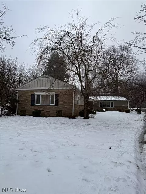 726 Hughey Dr, Kent, OH 44240