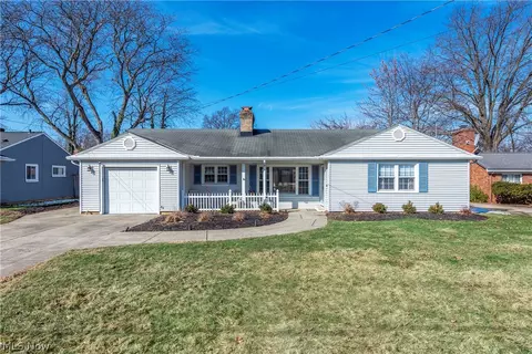 2570 Jameston Dr, Rocky River, OH 44116