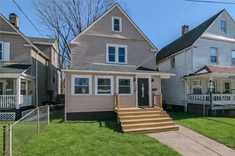 1697 W 69th St, Cleveland, OH 44102