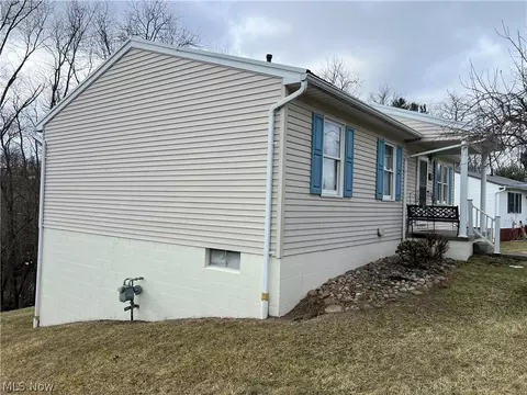 Exterior - 164 Pine Ln, Barnesville, OH 43713 photo 4 of 8