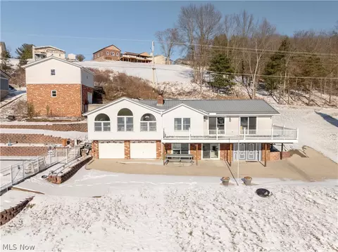 382 E Mohawk Dr, Malvern, OH 44644