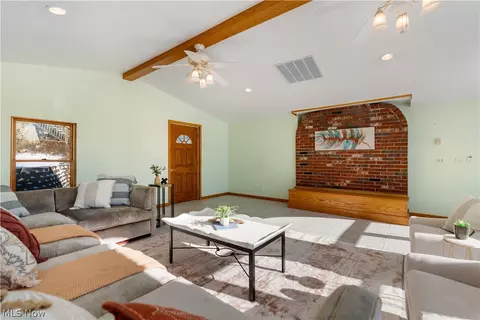 Living - 382 E Mohawk Dr, Malvern, OH 44644 photo 5 of 6