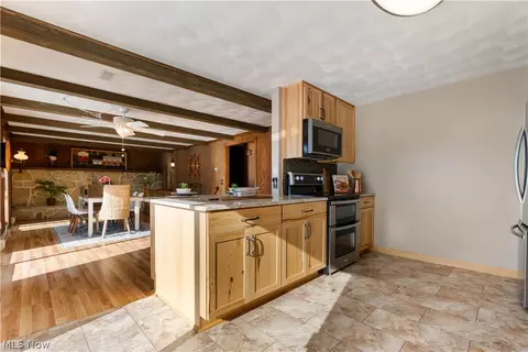Kitchen - 382 E Mohawk Dr, Malvern, OH 44644 photo 1 of 4