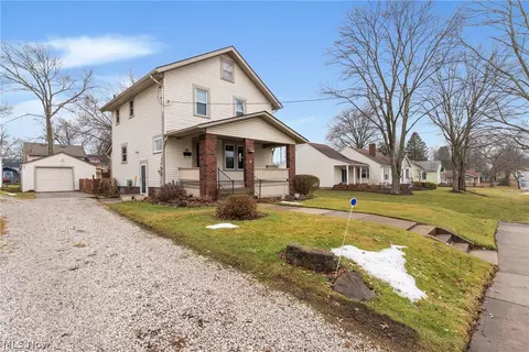 864 W College Rd, Alliance, OH 44601