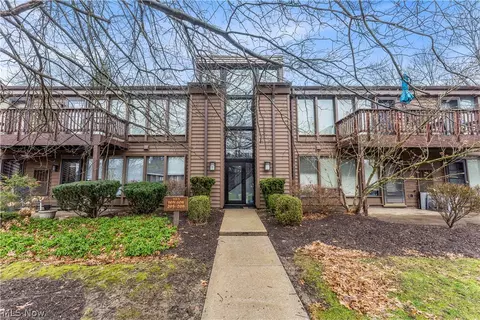 985 Canyon View Rd #108-D, Northfield, OH 44067