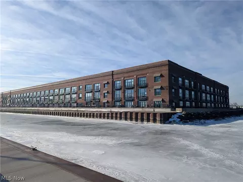 401 W Shoreline Dr #130, Sandusky, OH 44870