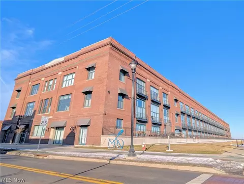 401 W Shoreline Dr #136, Sandusky, OH 44870