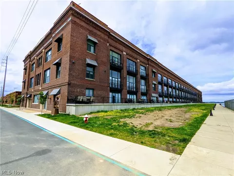 401 W Shoreline Dr #204, Sandusky, OH 44870