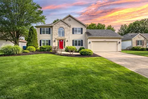 28580 Glen Hollow Ln, Olmsted Twp, OH 44138