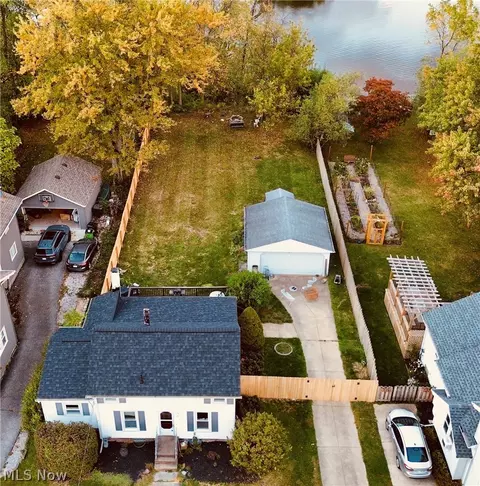 49 Monroe St, Berea, OH 44017 photo 2