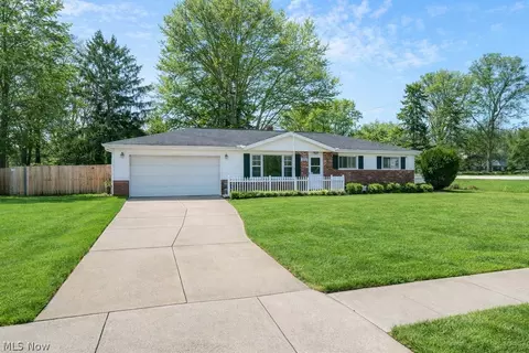 5950 Galaxie Dr, Mentor, OH 44060