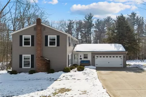 8445 Stoney Brook Dr, Chagrin Falls, OH 44023