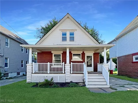 4001 E 54th St, Newburgh Heights, OH 44105