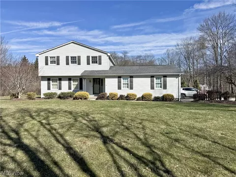 1016 W Pine Lake Rd, North Lima, OH 44452