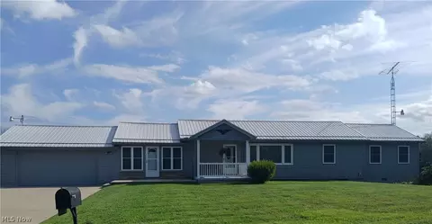 1022 Tullis Rd, Amesville, OH 45711