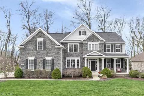 170 Centennial Dr, Avon Lake, OH 44012