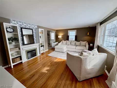 8331 Nowlen St, Mentor, OH 44060 photo 2