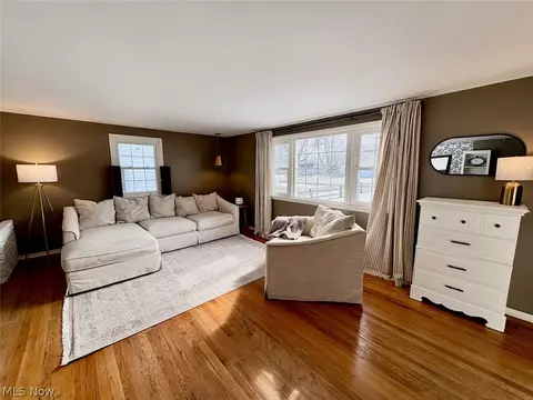 8331 Nowlen St, Mentor, OH 44060 photo 3