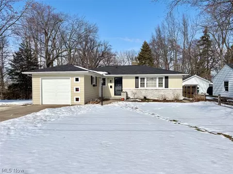 8331 Nowlen St, Mentor, OH 44060
