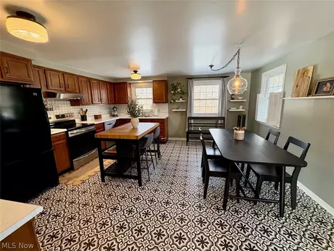 8331 Nowlen St, Mentor, OH 44060 photo 5