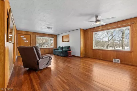 Living - 6312 E Pleasant Valley Rd, Independence, OH 44131 photo 4 of 5