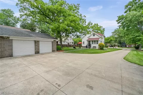 Exterior - 6312 E Pleasant Valley Rd, Independence, OH 44131 photo 5 of 9