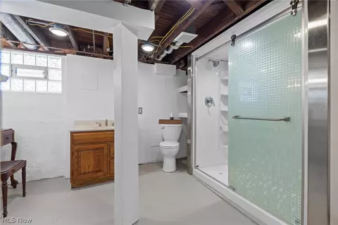 Bath - 6312 E Pleasant Valley Rd, Independence, OH 44131 photo 5 of 6