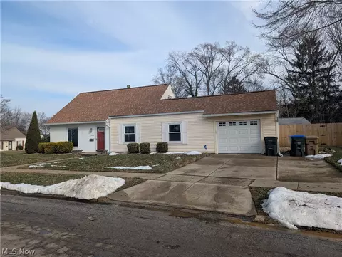 1468 Curtis Ave, Cuyahoga Falls, OH 44221
