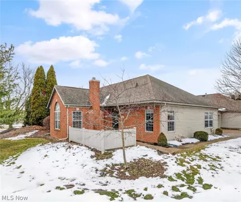 4327 Hunters Chase Ln, Wooster, OH 44691