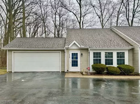 3275 Woodland Trl #D, Cortland, OH 44410