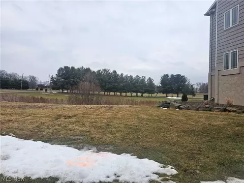 30 Shores Dr, Poland, OH 44514