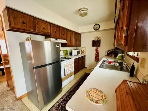 2275 Edwin Ave, Akron, OH 44314 photo 8