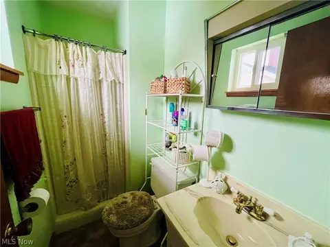 2275 Edwin Ave, Akron, OH 44314 photo 11