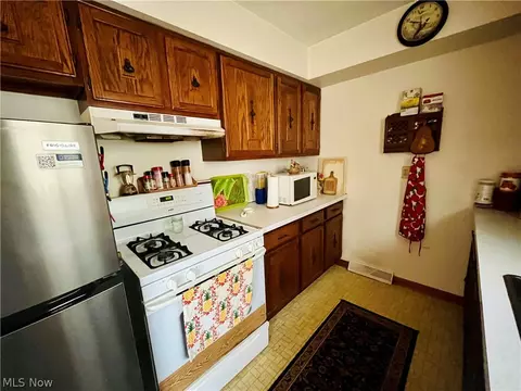 2275 Edwin Ave, Akron, OH 44314 photo 9