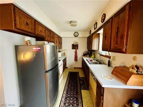 2275 Edwin Ave, Akron, OH 44314 photo 7