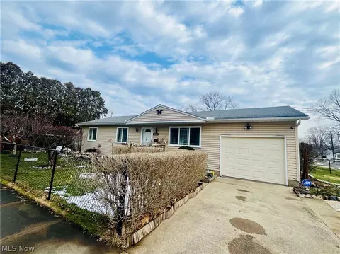 2275 Edwin Ave, Akron, OH 44314 photo 2