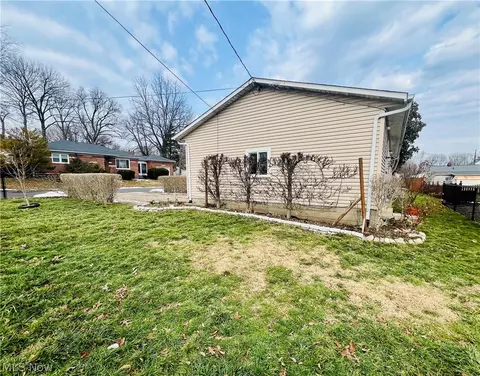 2275 Edwin Ave, Akron, OH 44314 photo 3