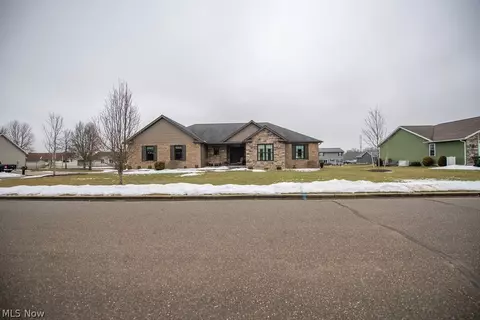 3912 Clay Ct SE, Dennison, OH 44621