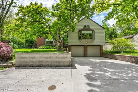 11259 Robson Rd, Grafton, OH 44044