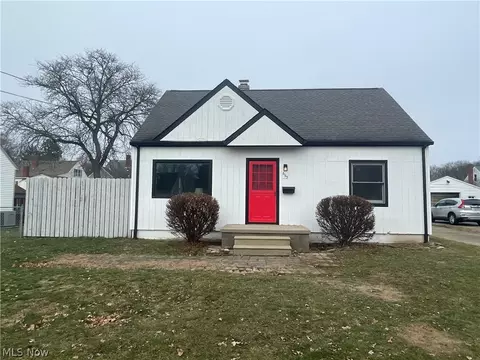 695 Cooper Ave, Akron, OH 44306