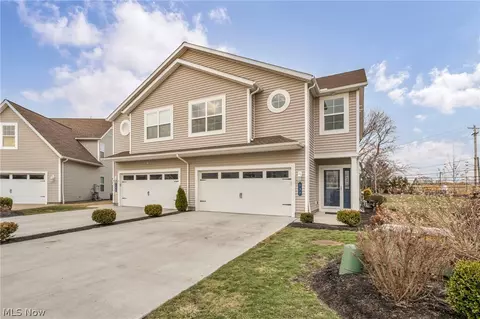 137 Larimar Dr, Willowick, OH 44095 photo 2